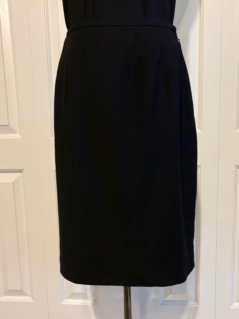 AMANDA SMITH Classic Black Pencil Skirt